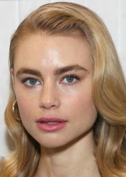 Lucy Fry photo