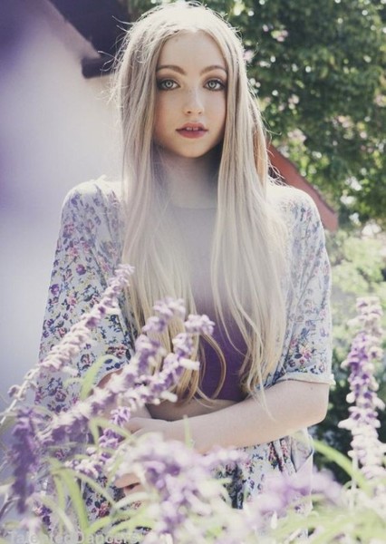 Lucy Vallely photo