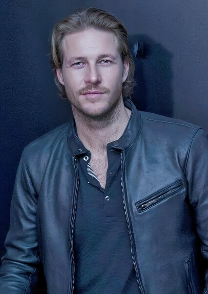 Luke Bracey photo