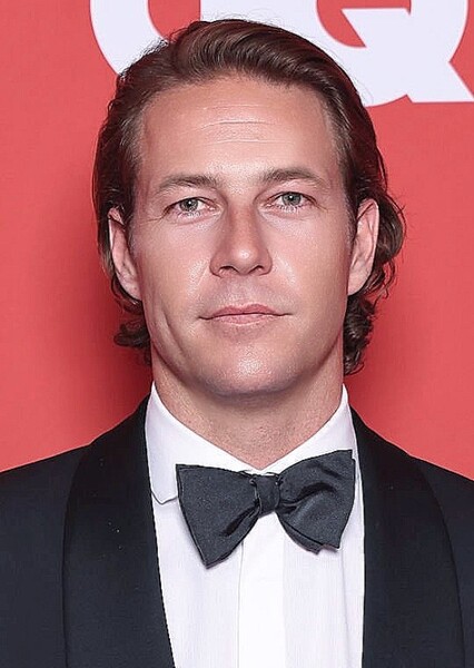 Luke Bracey photo