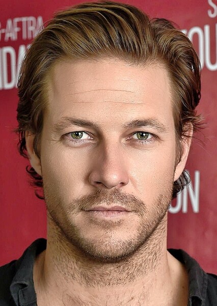 Luke Bracey photo