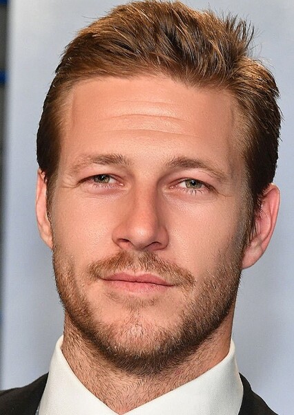 Luke Bracey photo