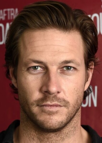 Luke Bracey photo
