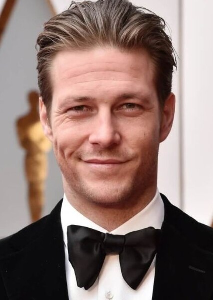 Luke Bracey photo