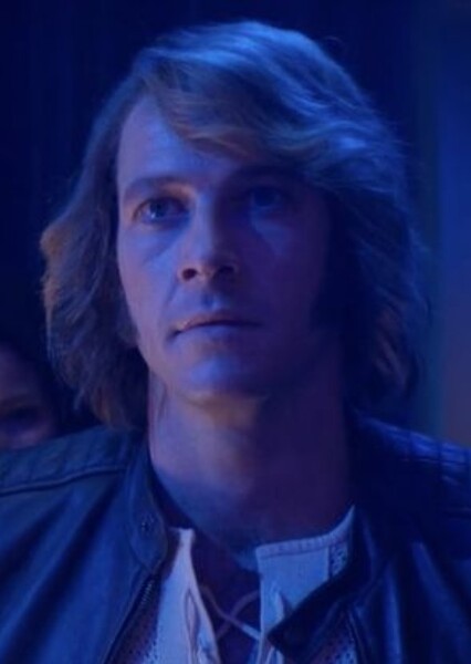 Luke Bracey photo