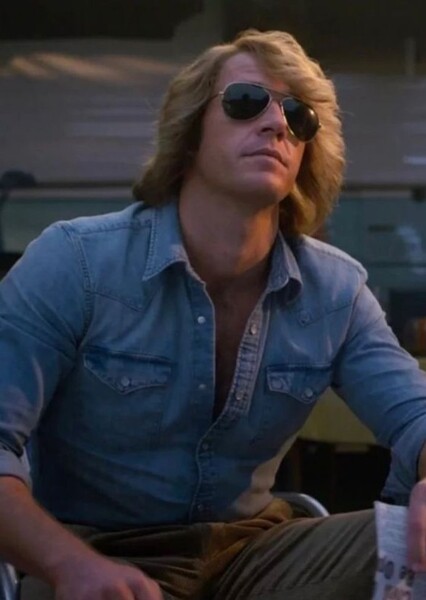Luke Bracey photo