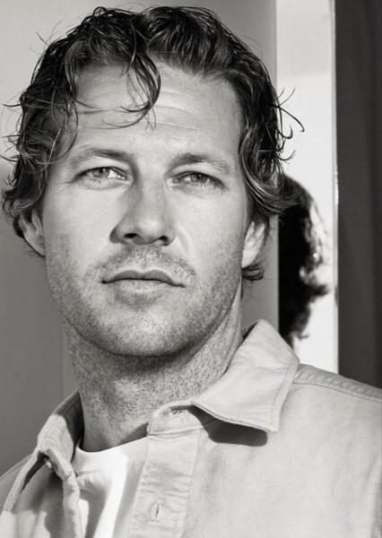 Luke Bracey photo