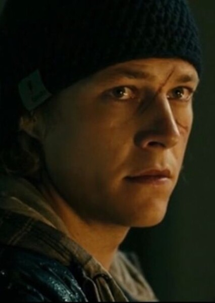 Luke Bracey photo