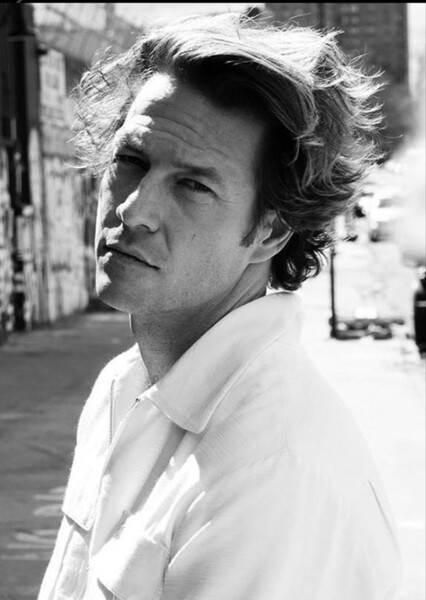 Luke Bracey photo