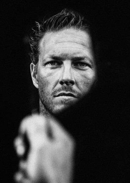 Luke Bracey photo