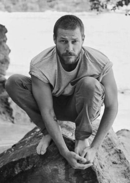Luke Bracey photo
