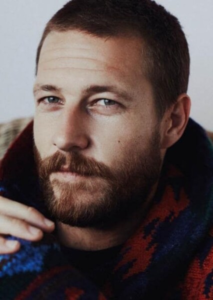 Luke Bracey photo