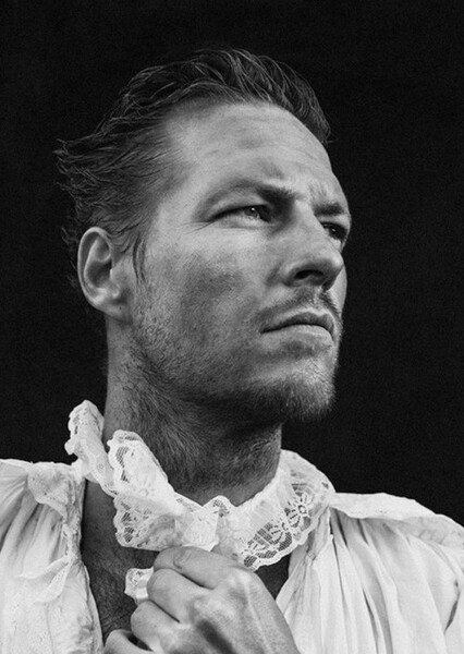 Luke Bracey photo