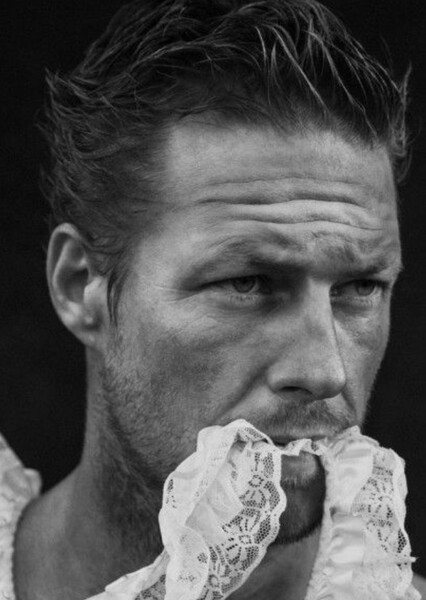 Luke Bracey photo