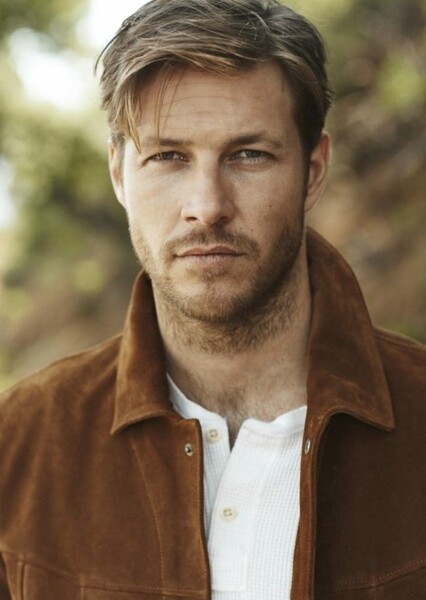 Luke Bracey photo