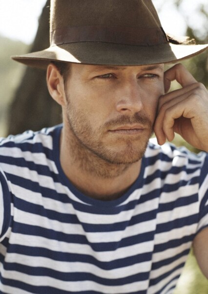 Luke Bracey photo