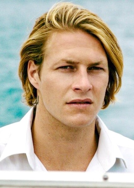 Luke Bracey photo