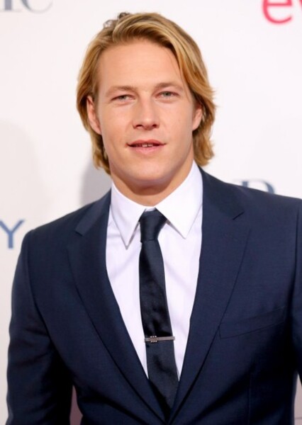Luke Bracey photo