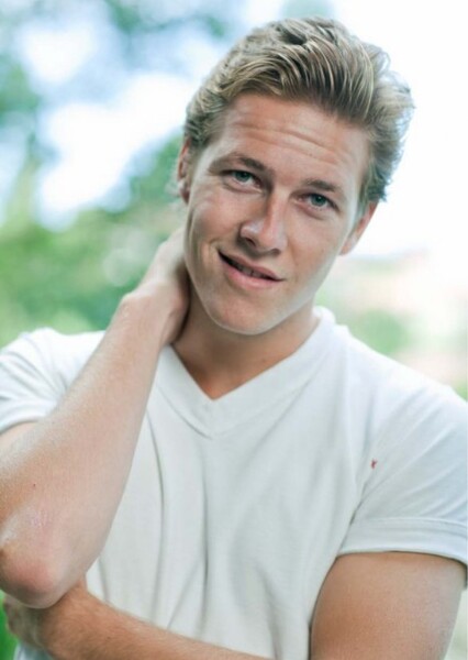 Luke Bracey photo