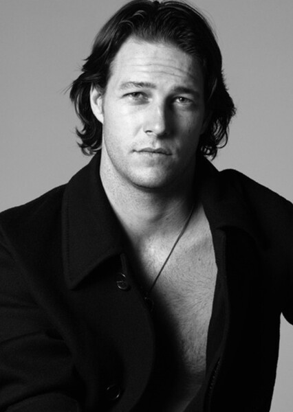 Luke Bracey photo