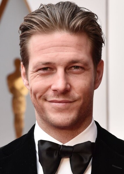Luke Bracey photo