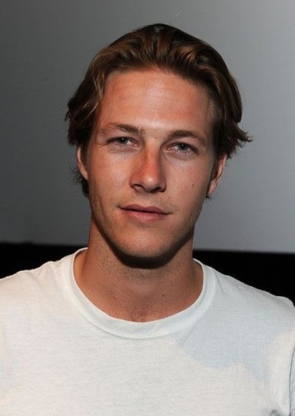 Luke Bracey photo