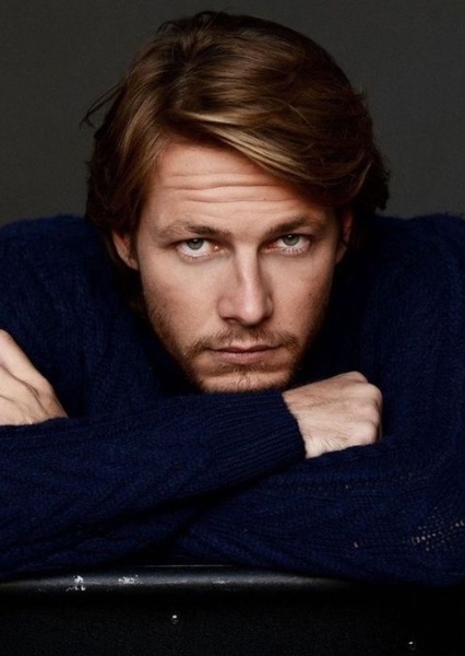 Luke Bracey photo