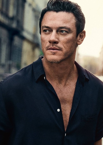Luke Evans photo