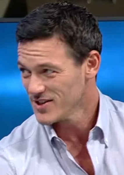 Luke Evans photo