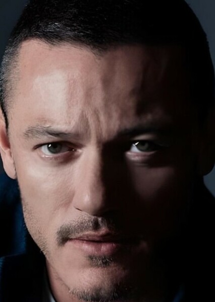 Luke Evans photo