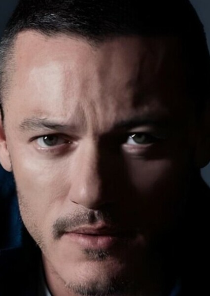 Luke Evans photo