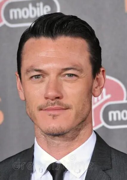 Luke Evans photo