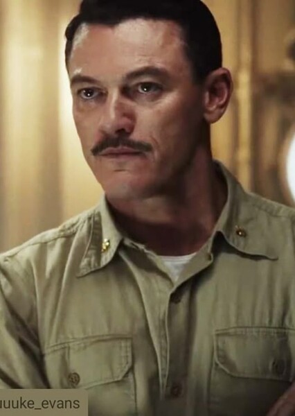 Luke Evans photo