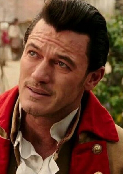 Luke Evans photo