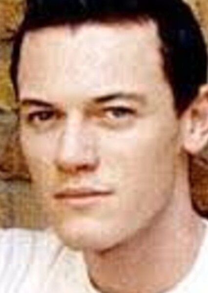 Luke Evans photo