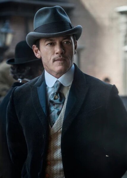 Luke Evans photo