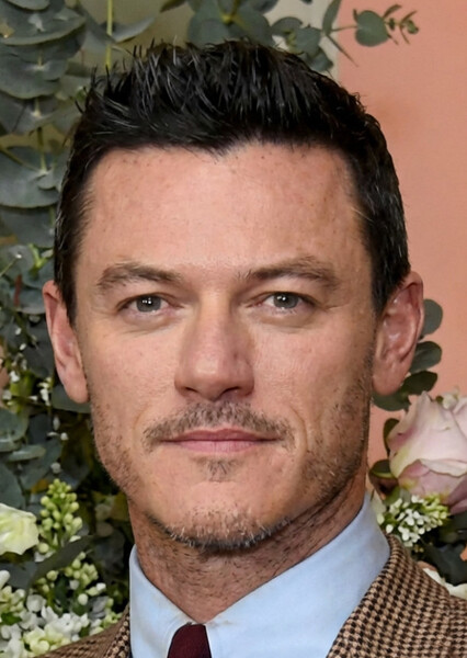 Luke Evans photo