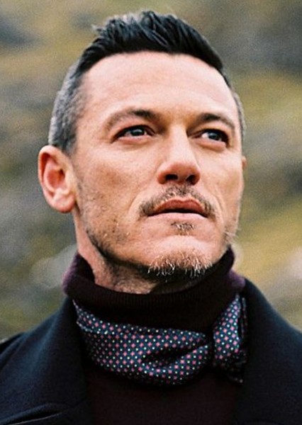 Luke Evans photo