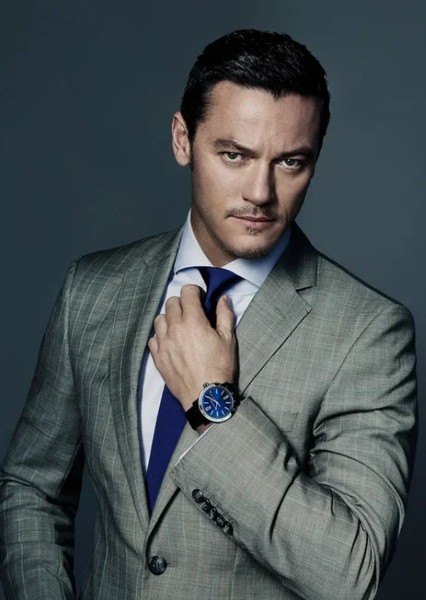 Luke Evans photo