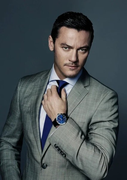 Luke Evans photo