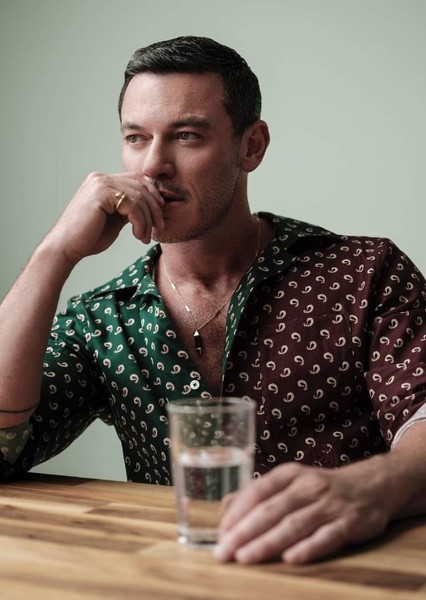 Luke Evans photo