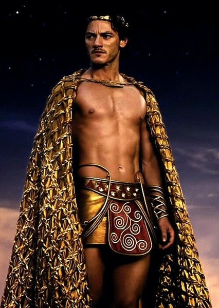 Luke Evans photo