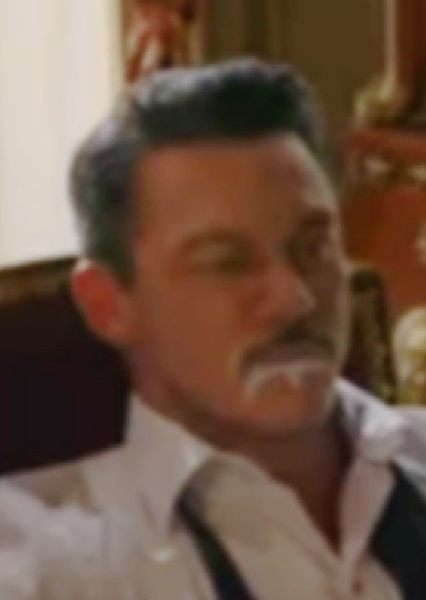 Luke Evans photo