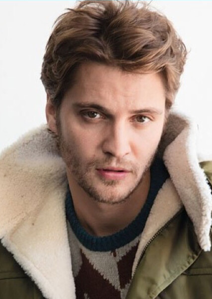 Luke Grimes photo