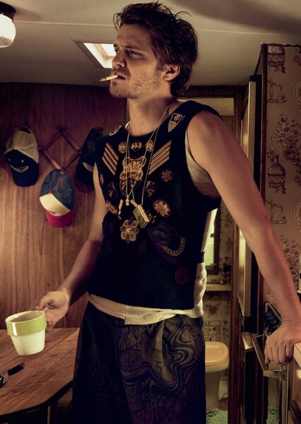 Luke Grimes photo