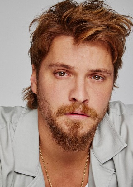 Luke Grimes photo