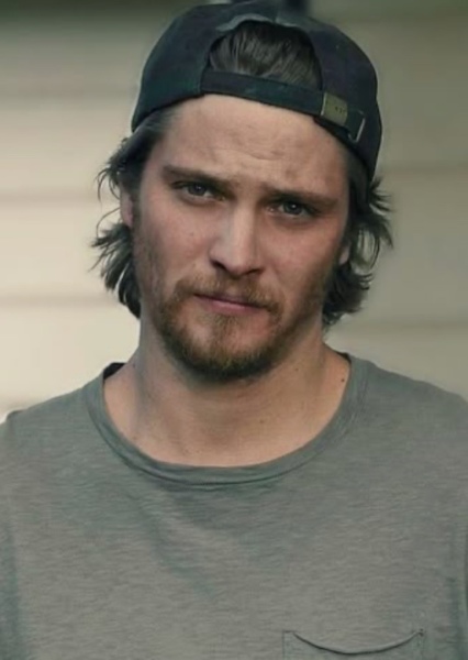 Luke Grimes photo