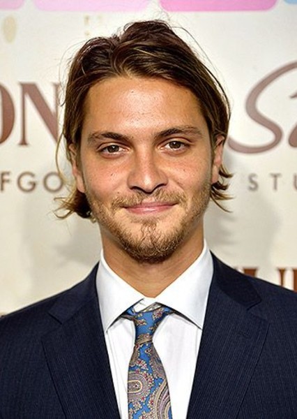 Luke Grimes photo