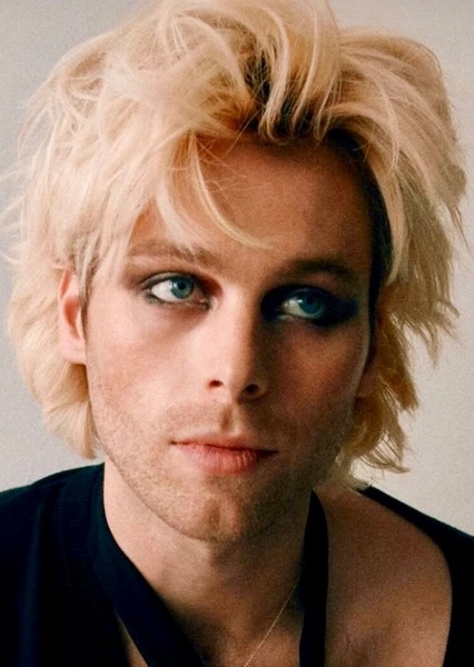 Luke Hemmings photo