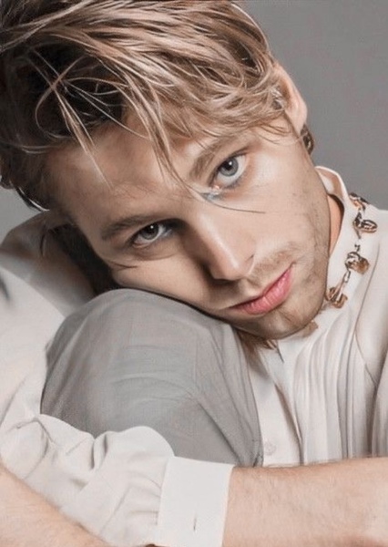 Luke Hemmings photo